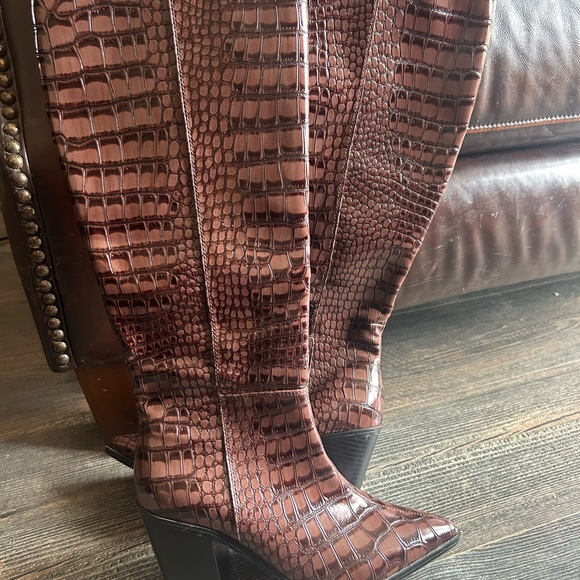 Boots - Picture 3 of 8